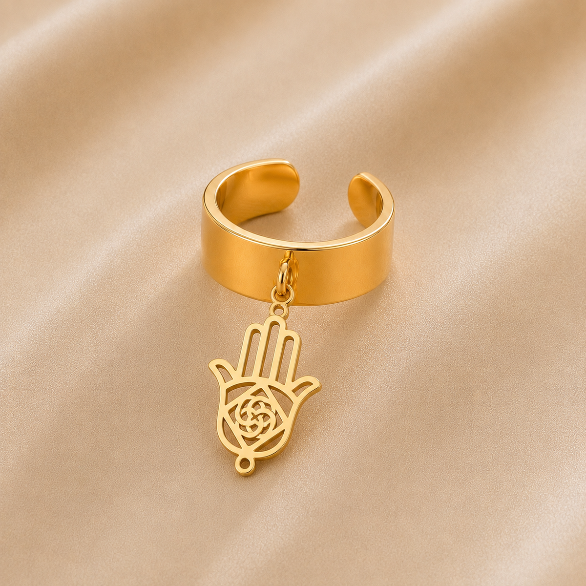 C-044 charm Main de Fatma