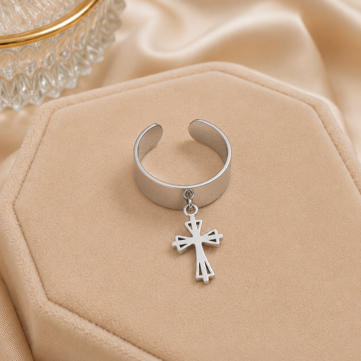 C-057 charm Croix ajourée - argentée