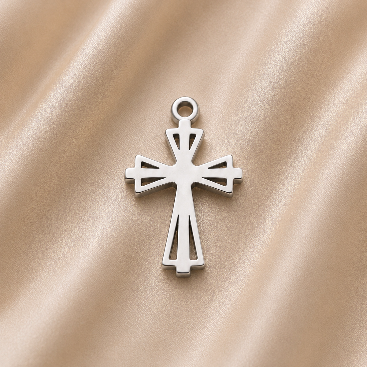 C-057 charm Croix ajourée - argentée