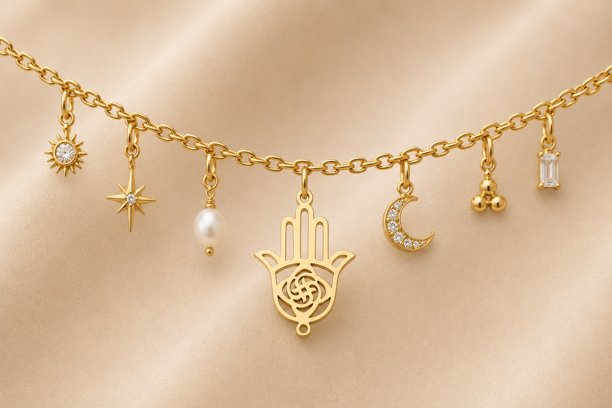 C-044 charm Main de Fatma