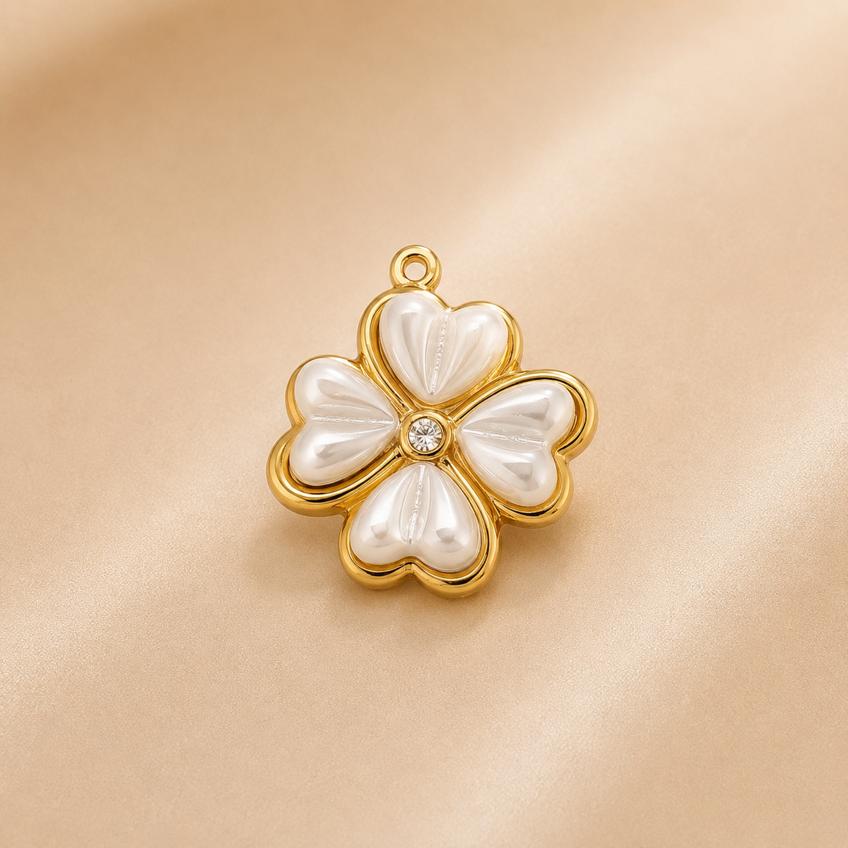 C-040 charm Trèfle nacré