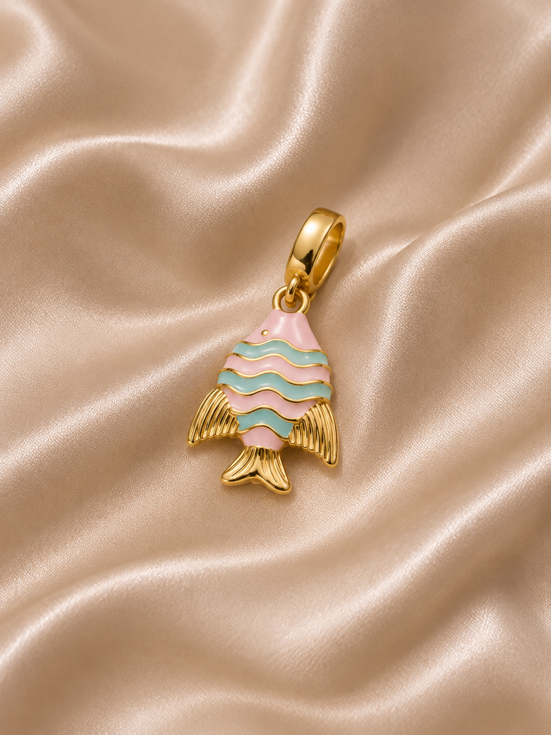 C-058 charm Poisson coloré